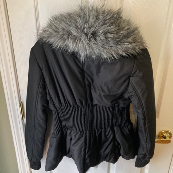 Black bomber jacket with faux fur collar and front by waist - Picture 5 of 6